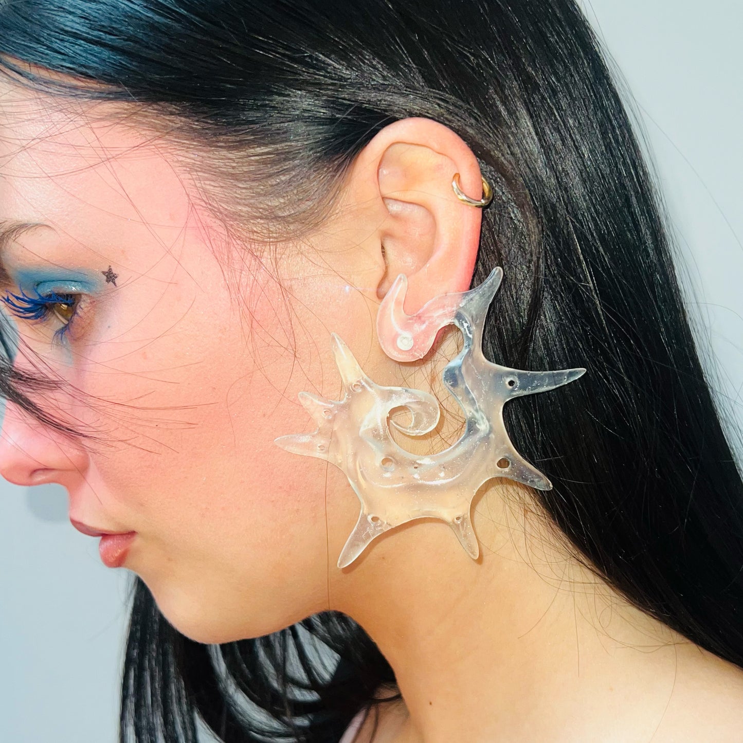 PEARLESCENT CLEAR CONCH EARRING SET