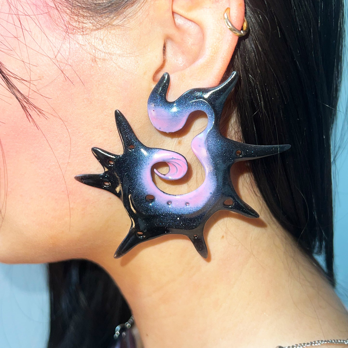 PINK AND BLACK CONCH EARRING SET