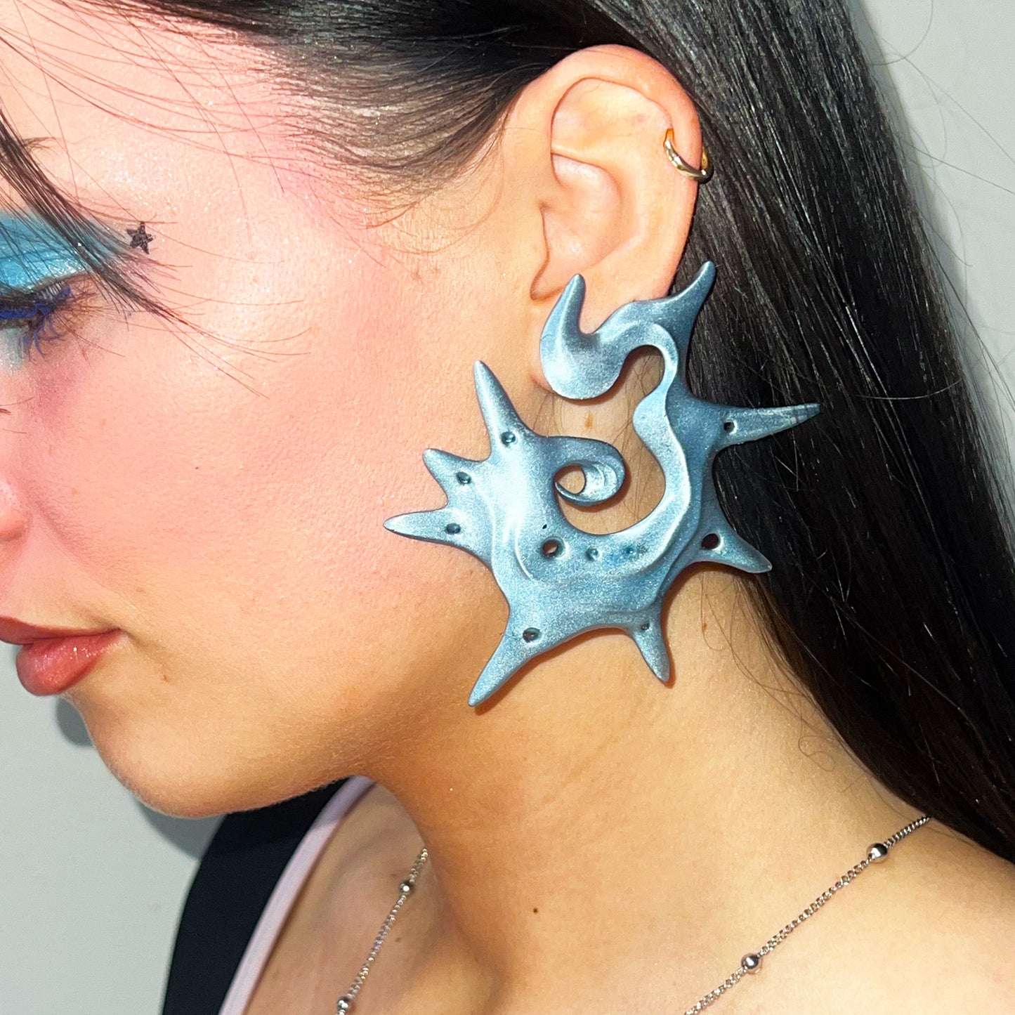 BLUE STEEL CONCH EARRING SET