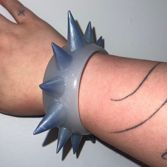 UGLIES SPIKE ARM CUFF