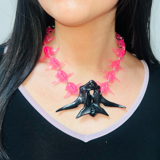PINK AND BLACK SPINE NECKLACE